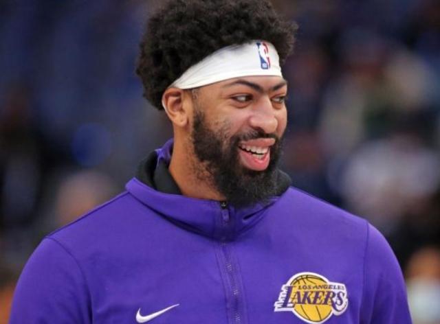 开云体育平台在线-浓眉明确湖人新赛季定位 认为韦少需要增加侵略性